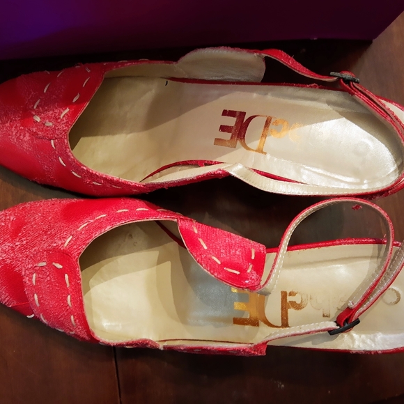 Vero Cuoio red leather 3 inch heels. Size 9 - Picture 2 of 16